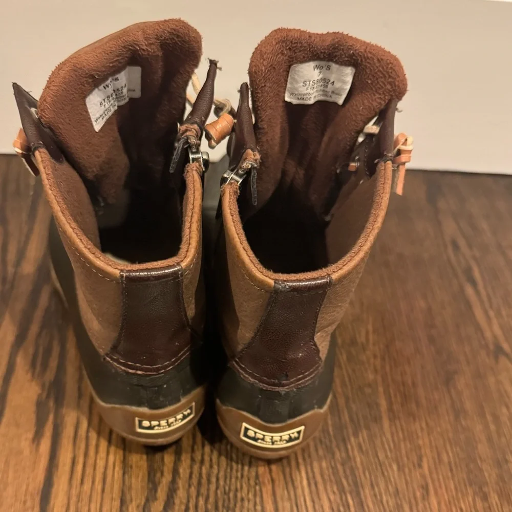 Sperry boots size 7